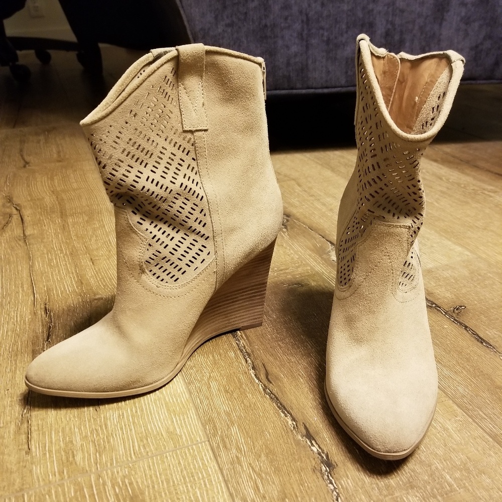 Crown Vintage sexy suede booties